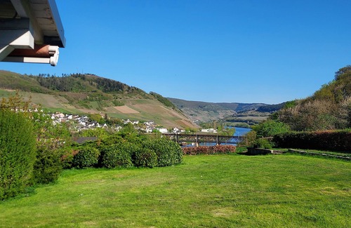 Alf Apartamento | Vacation home Prinzenkopf Apartment 96 m² with a wonderful view of the Moselle valley