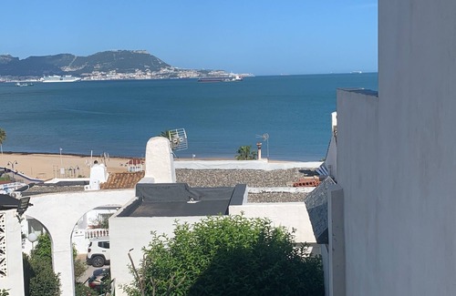 Cabrita Casa | Vacation home right by the sea with a view of Gibraltar