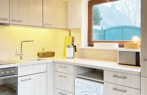 Heringsdorf Casa | Casa de vacaciones renovada en Süssau con vistas al mar Báltico, balcón, jardín, estufa de azulejos
