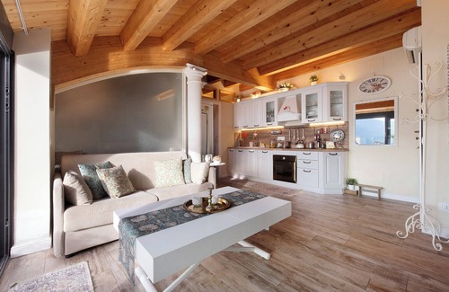 Perledo Casa | Casa de vacaciones "Verano e invierno" con vistas al lago, piscina interior privada y Wi-Fi