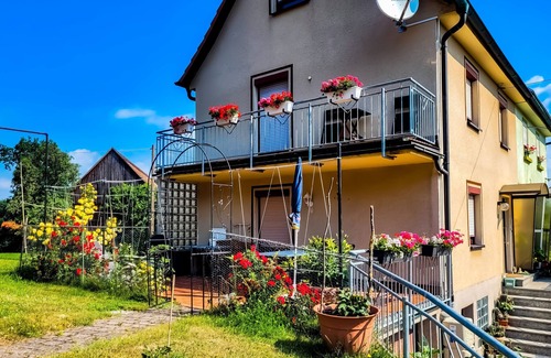 Neudrossenfeld Casa | Casa de vacaciones "Ulbrich" con terraza privada, balcón y Wi-Fi