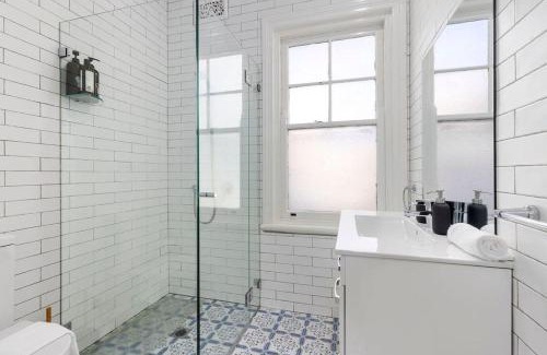 Millers Point Apartamento | Vacation Home w Private Rooftop and Harbour View