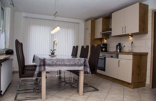Krummhoern Casa | Casa de vacaciones con gran propiedad cercada directamente en el canal - ¡recientemente renovada!
