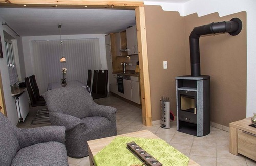 Krummhoern Casa | Casa de vacaciones con gran propiedad cercada directamente en el canal - ¡recientemente renovada!