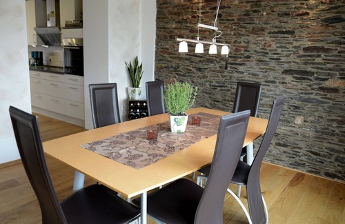 Uerzig Casa | Casa de vacaciones con vista despejada al Mosela, jardín de invierno, 6-10 personas, 3 baños