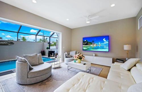 Naples Park Casa | Vacation home with pool. 4 bedrooms. Sleeps 10