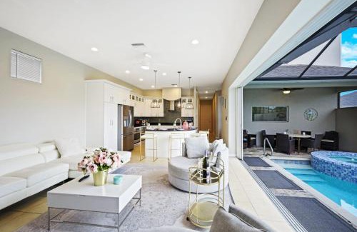 Naples Park Casa | Vacation home with pool. 4 bedrooms. Sleeps 10