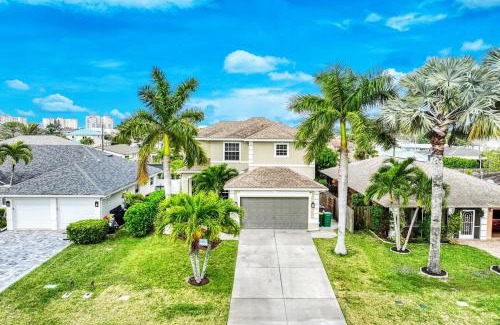 Naples Park Casa | Vacation home with pool. 4 bedrooms. Sleeps 10