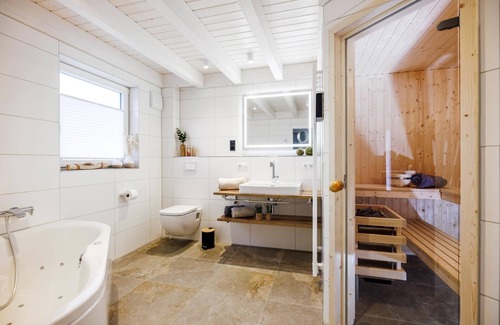 Nordhorn Casa | Vacation home with sauna, whirlpool, loft net, cooking island and gas fireplace