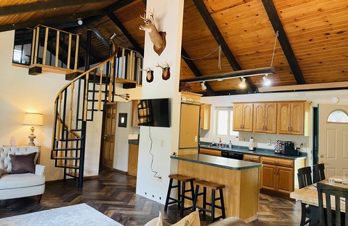 Hermosa Casa | Vacation home with views of Mount Rushmore!