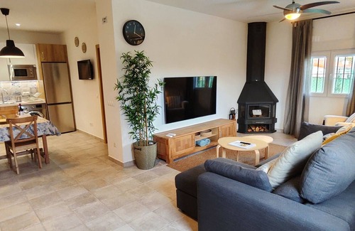Alora Casa | Casa de vacaciones 'El Rancho Grande' con piscina de cóctel, aparcamiento y barbacoa