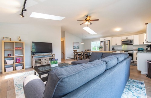 Narragansett Casa | Vacation in Comfort & Style!