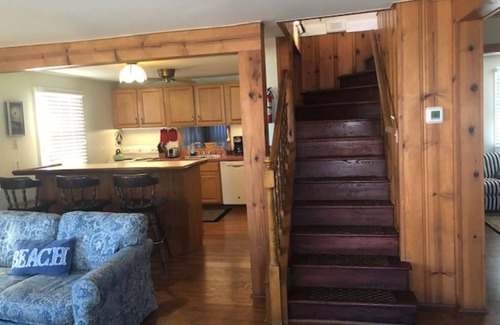 Berlin Casa | Vacation in Paradise: Spacious Four Bedroom Waterfront Cottage that has it All.