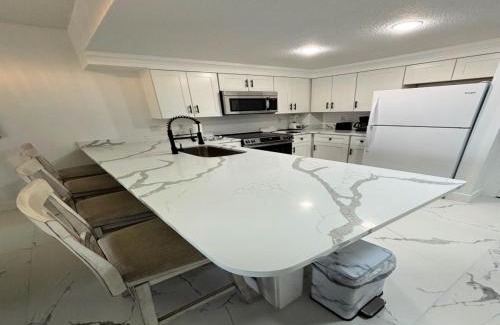 Daytona Beach Apartamento | Vacation in Resort luxury - Updated 1BR King Bed Master Jacuzzi Suite - Wyndham Ocean Walk 2429
