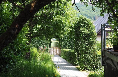 Bergneustadt Apartamento | Vacation in the nature garden - apartment/apartment, shower or bath, WC, 1 bedroom