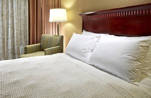 Anaheim Resort Hotel | Vacation is Calling! 3 Relaxing Units, Near Disney, with Pool & Free Parking!