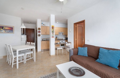 Buzanada Apartamento | Vacaciones 'Litoral 3 - Casa Phil' con vistas al mar, balcón y Wi-Fi