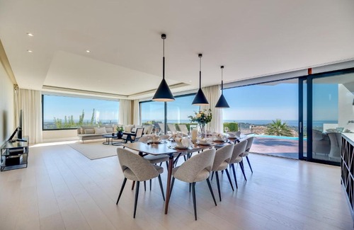 Nueva Milla de Oro Villa | VACATION MARBELLA I Villa Paraiso The View, Infinity Heated Pool, Sea View, 24-7 security, Golf Courses