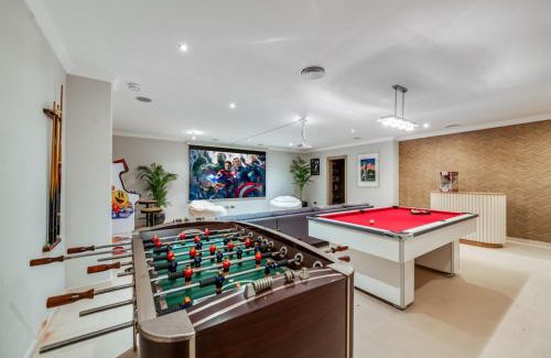 Nueva Andalucia Villa | VACATION MARBELLA I Villa Milka, Frontline Golf, Giant Private Heated Pool, Close to High-end Restaurants, 8min Puerto Banus, Cine Room