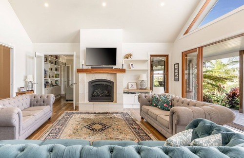 Uralba Casa | Vacation Mode Hinterland Home