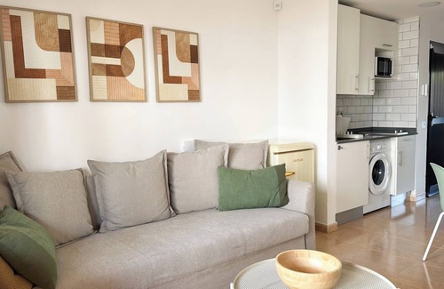 Corralejo Apartamento | Vacaciones 'Oasis Dunas - Casa Ventura' con piscina compartida, terraza privada y Wi-Fi