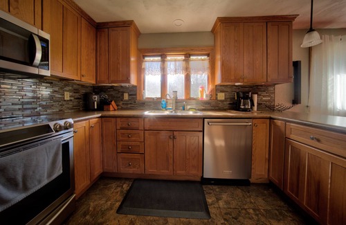 Grove City Cabaña | Vacation Oasis : Pet Friendly : Enclosed Porch w/ Fire Pit
