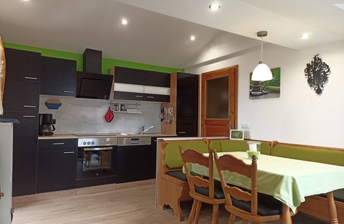 Koesslarn Apartamento | Bonito apartamento con balcón y piscina en medio del triángulo del spa.