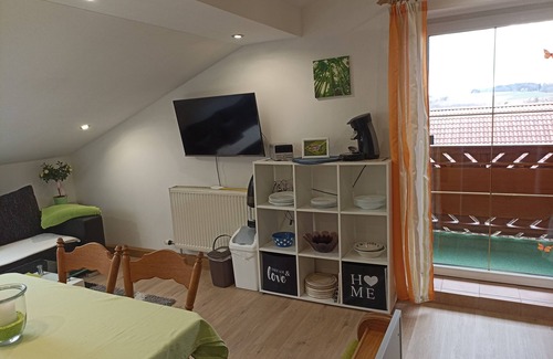 Koesslarn Apartamento | Bonito apartamento con balcón y piscina en medio del triángulo del spa.