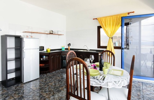 Caleta de Caballo Casa | Propiedad vacacional con Wi-Fi, balcón y vistas privilegiadas