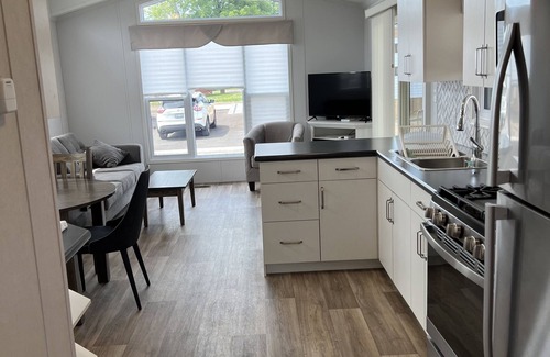 Sherkston Cabaña | Vacation Property @ Sherkston Shores Resort (Waterpark, Lake Erie Beaches)