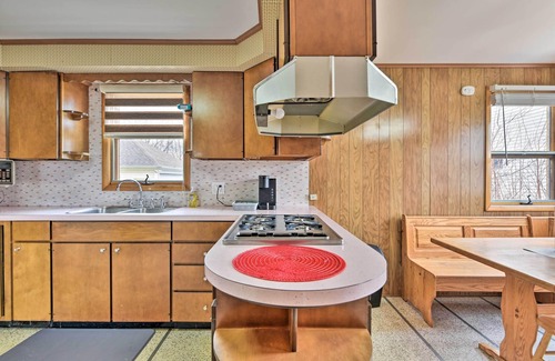 Lackawanna Cabaña | Vacation Rental ~ 8 Mi to Keybank Center!