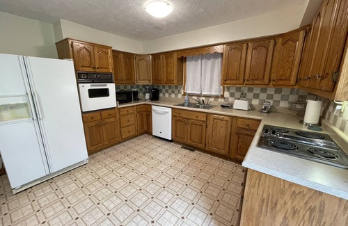 Monticello Casa | Vacation rental in quiet neighborhood 6 miles to Lake Cumberland!