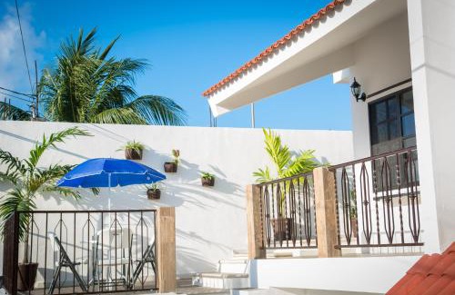 Adolfo López Mateos Apartamento | Vacation Rental - Upper Floor Room at Casa Cocoa