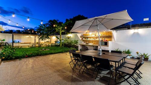 Adolfo López Mateos Apartamento | Vacation Rental - Upper Floor Room at Casa Cocoa