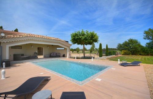 Arles Casa | Vacation rental with pool and Jacuzzi, close to Arles - sleeps 10