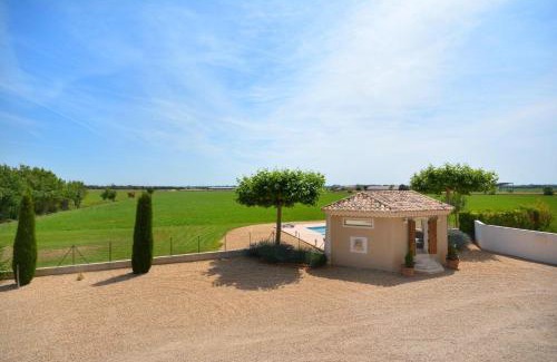 Arles Casa | Vacation rental with pool and Jacuzzi, close to Arles - sleeps 10