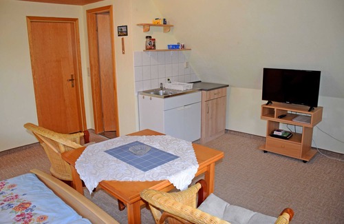 Hiddensee Apartamento | Habitación de vacaciones bajo techo de paja Groot Partie - Habitación de vacaciones bajo techo de paja en Plogshagen / Hiddensee