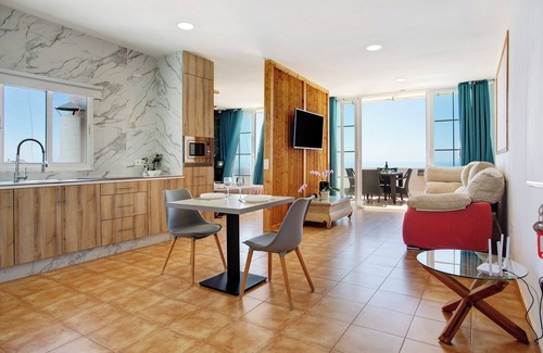 Puerto del Rosario Apartamento | Estudio Vacacional 'Lujo Costero En Fuerteventura' con Terraza Privada y Wi-Fi