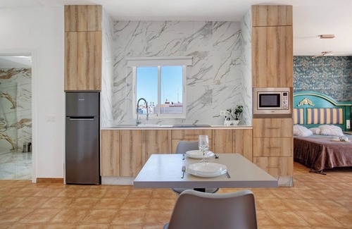 Puerto del Rosario Apartamento | Estudio Vacacional 'Lujo Costero En Fuerteventura' con Terraza Privada y Wi-Fi