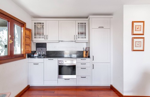 Las Lagunetas Apartamento | Vacaciones 'Upper House' con vistas a la montaña, Wi-Fi y aire acondicionado
