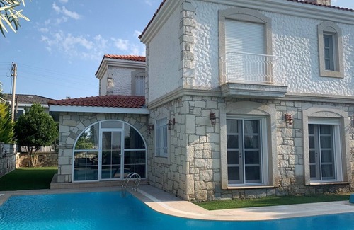 Cesme Villa | Holiday villa in Cesme, Turkey with private pool and 150 mt to the beach.