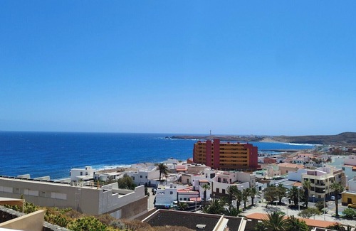 Poris de Abona Apartamento | Vacation 'Vista Bahia' with Sea View, Shared Pool and Wi-Fi