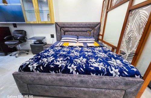 New Delhi Apartamento | VacationBuddy Superb Furnished Studio Apartment 720 in West Delhi