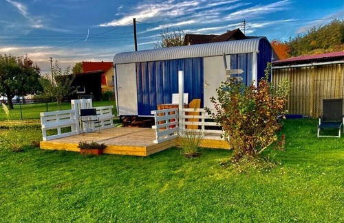 Glott Apartamento | Vacations in a trailer - with a view of the horse pasture and undeveloped expanses