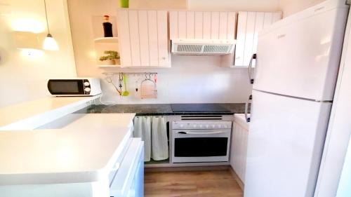 L'Escala Apartamento | VACAY Apartamento Ibiza, piscina y relax! en la Costa brava, L'Escala!