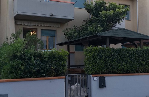 Vada Casa | VADA (LI) TERRACTORIO MODERNO RENOVADO CON JARDIN A 300 METROS DEL MAR