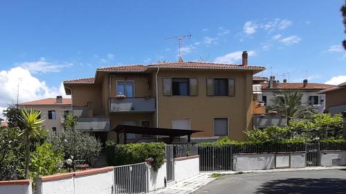 Vada Casa | VADA (LI) ZONA RESIDENZIALE A 300 MT DAL MARE da 6 a 8 POSTI LETTO