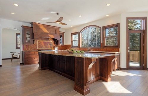 Edwards Casa | Vail/Beaver Creek luxury 5 br home with shuttle access to BC. Dogs ok