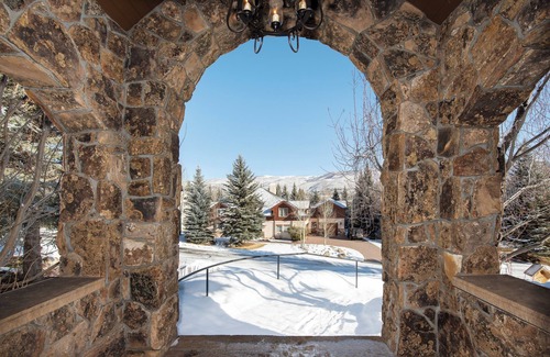Edwards Casa | Vail/Beaver Creek luxury 5 br home with shuttle access to BC. Dogs ok