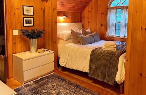 Middletown Springs Cabaña | Vail Brook Cottage - A Storybook Woodland Retreat